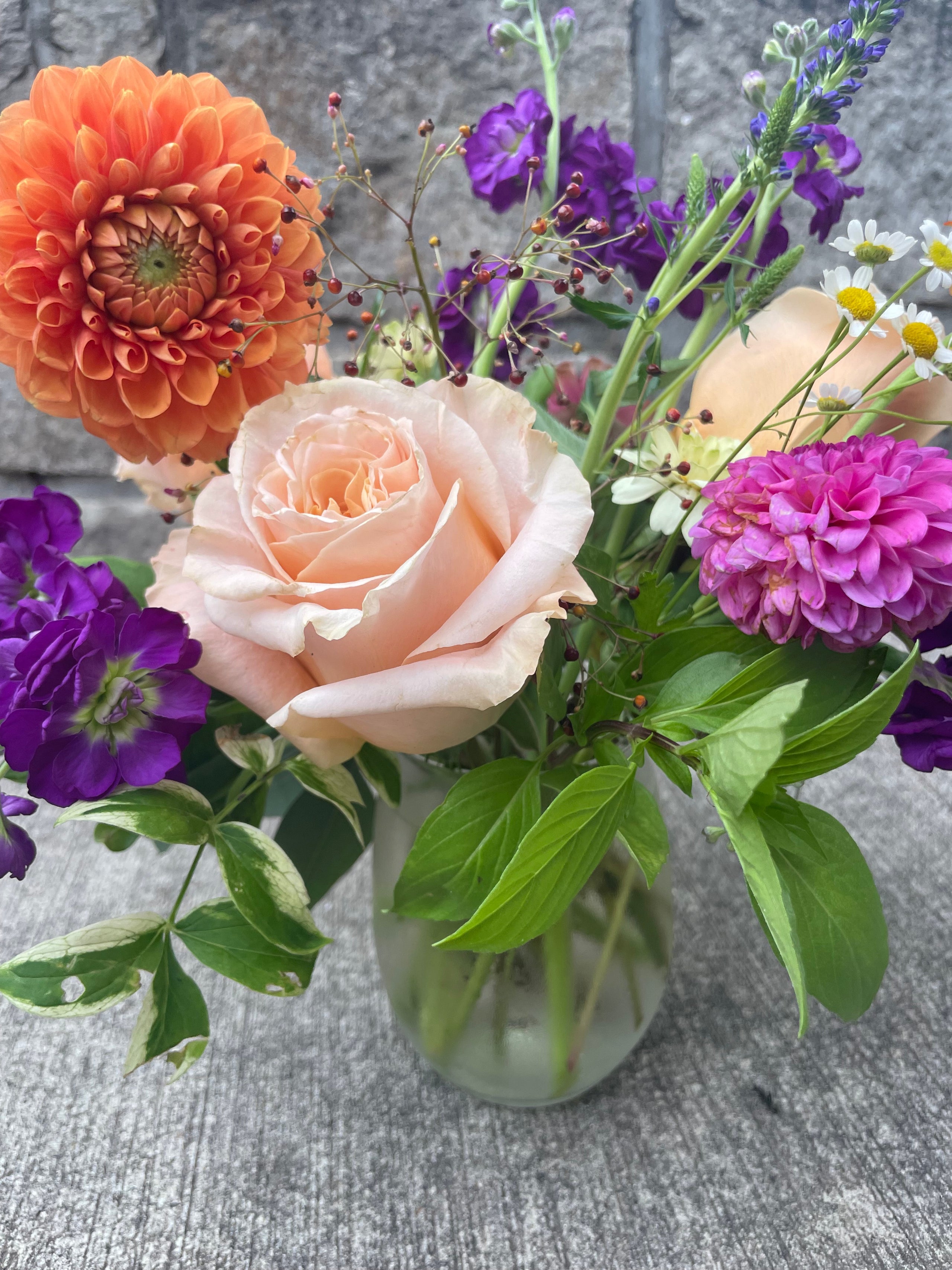 kansas-city-florist-with-fresh-and-local-blooms-designed-for-the